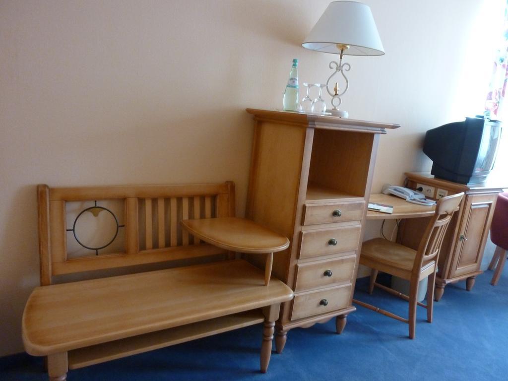 Hotel Schloss Schweinsburg Neukirchen-Pleisse Room photo